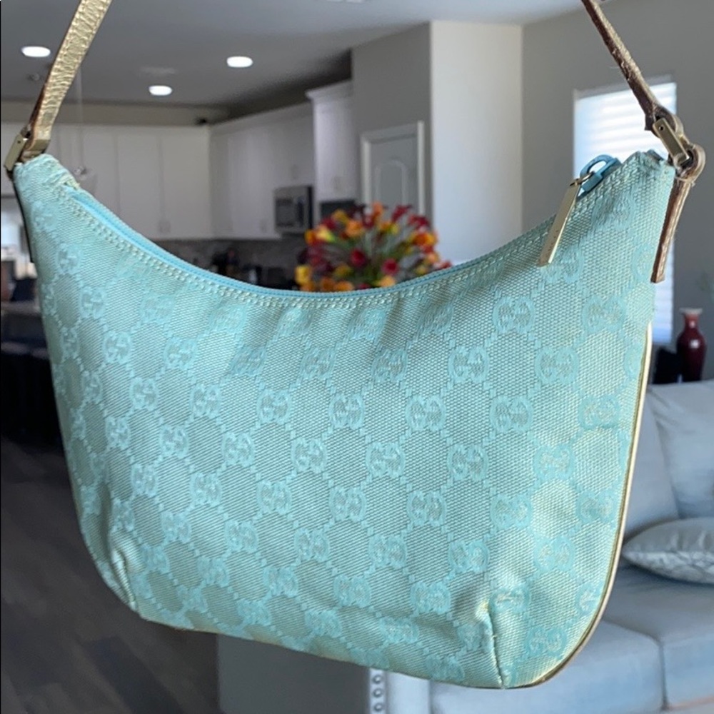 Vintage gold and baby blue Gucci shoulder bag 💙